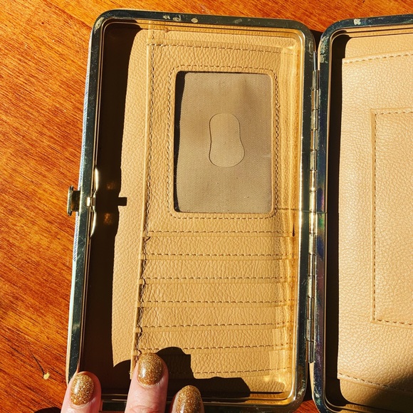 Blue Floral 🌺 Wallet Clutch 👛 - Super cute addition to your collection! - Picture 5 of 7